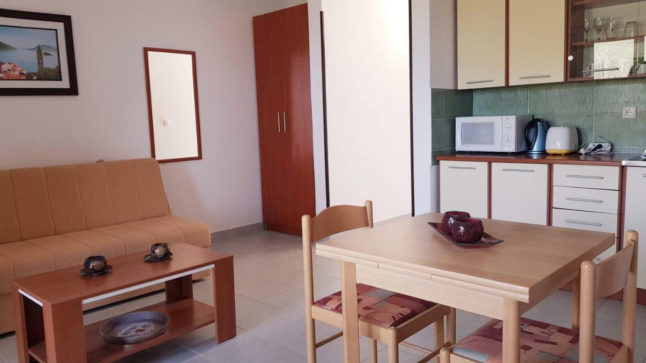 Apartmani Lazarevic Luštica Exterior foto