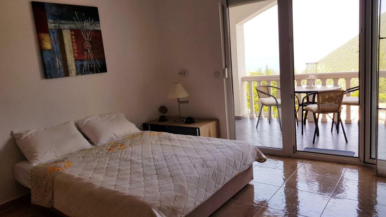 Apartmani Lazarevic Luštica Exterior foto